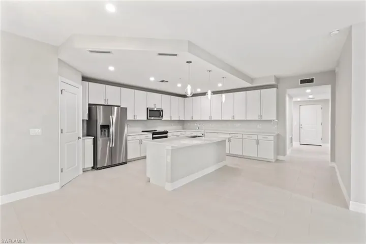 196  Indies E DR, Naples, FL 34114