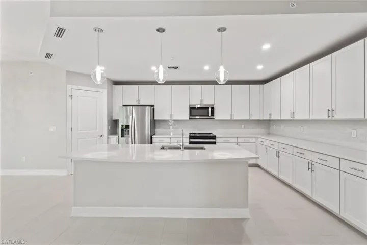 196  Indies E DR, Naples, FL 34114