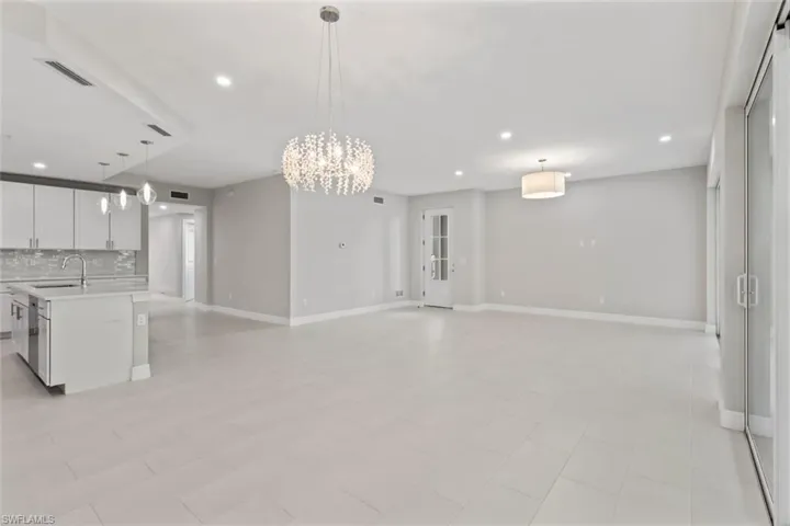 196  Indies E DR, Naples, FL 34114