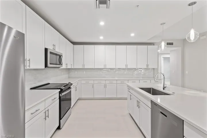 196  Indies E DR, Naples, FL 34114