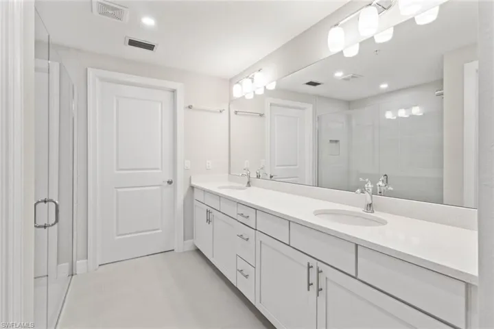 196  Indies E DR, Naples, FL 34114