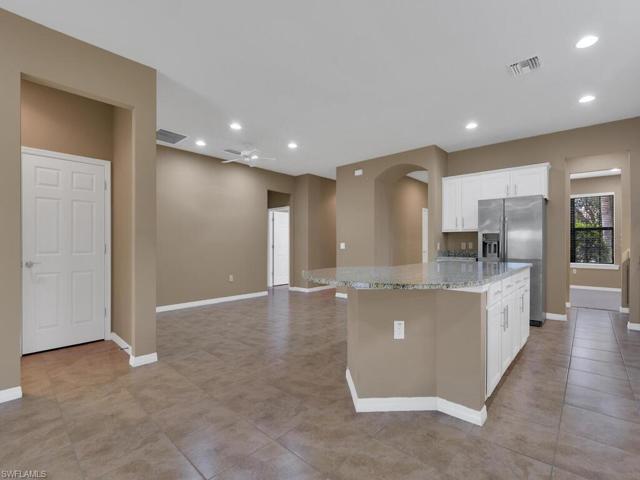 Kitchen w/ Island