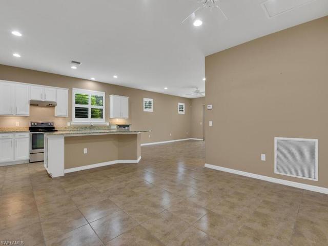 Dining Area & Kitchen