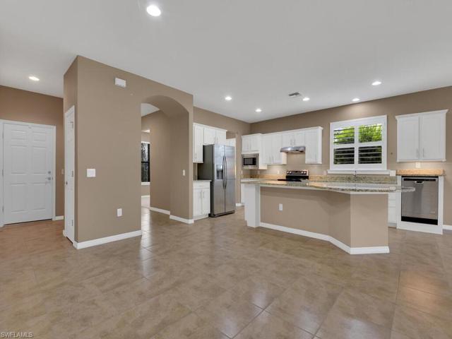 Dining Area & Kitchen