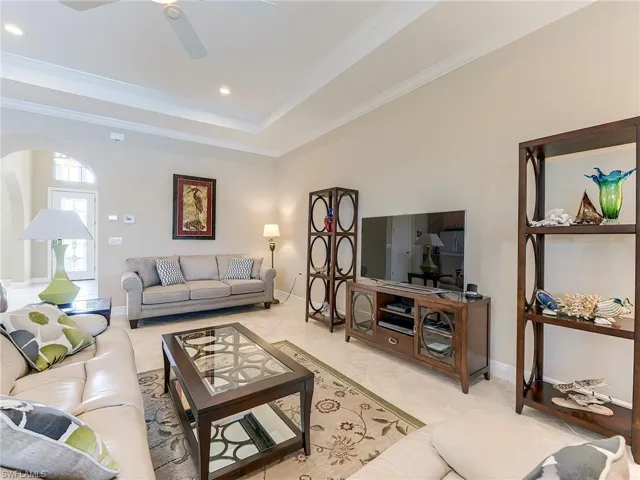 The Florencia has flexible options to arrange your furniture