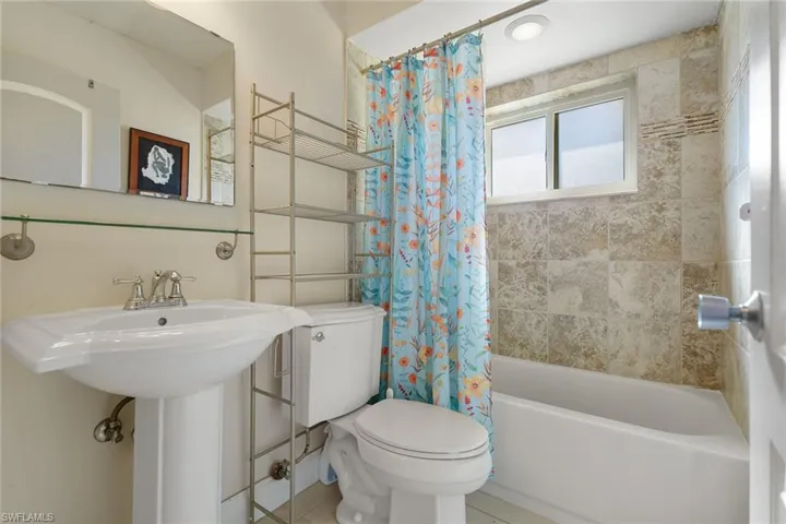 520  99th N AVE, Naples, FL 34108