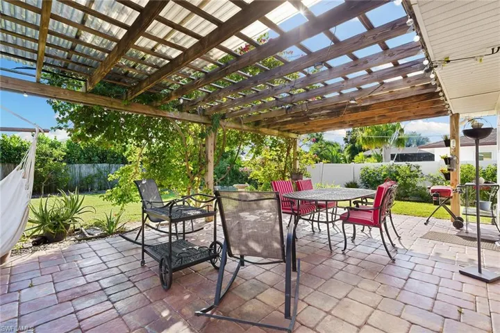 520  99th N AVE, Naples, FL 34108