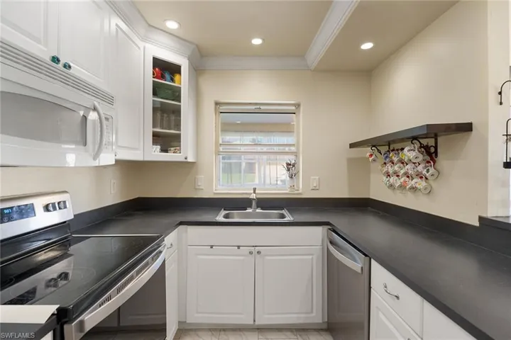 520  99th N AVE, Naples, FL 34108