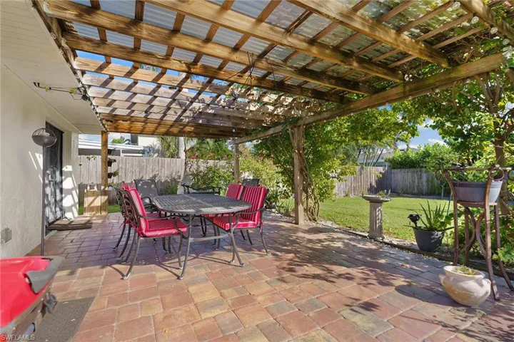 520  99th N AVE, Naples, FL 34108