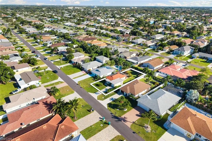 520  99th N AVE, Naples, FL 34108