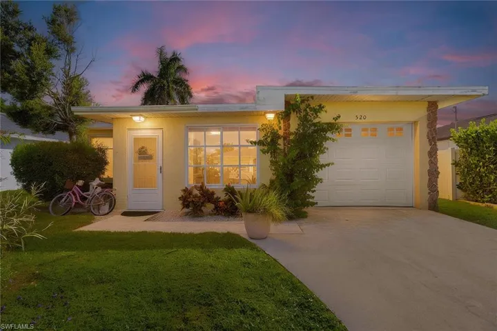 520  99th N AVE, Naples, FL 34108