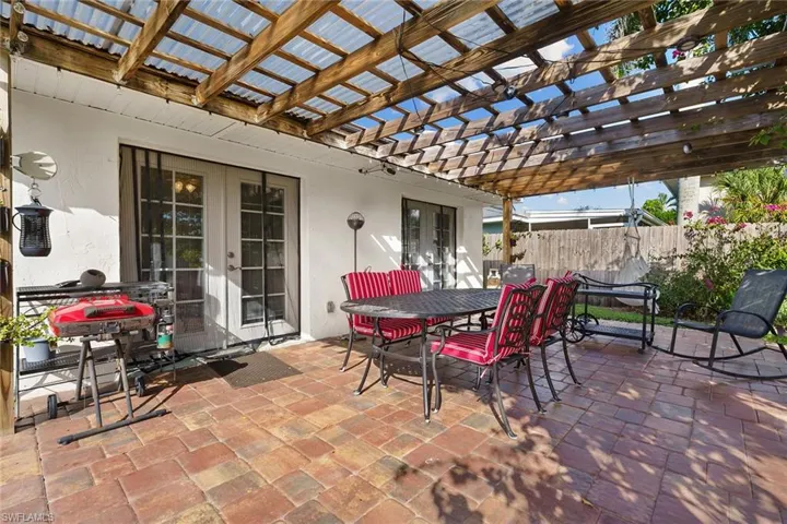 520  99th N AVE, Naples, FL 34108