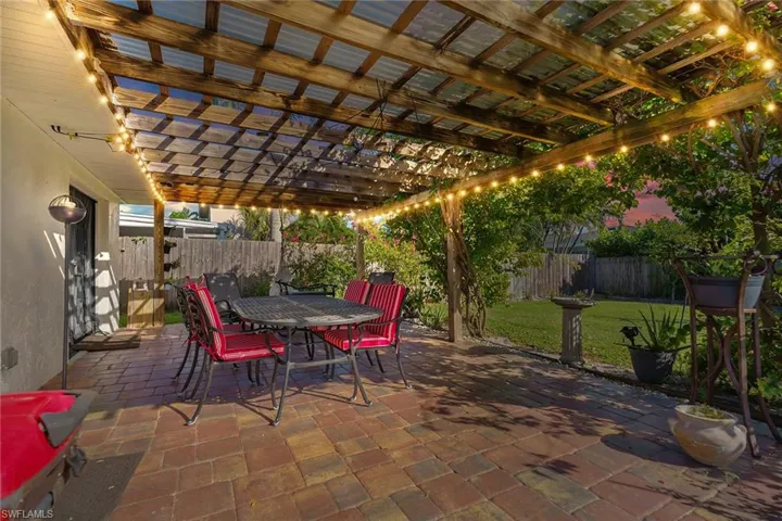 520  99th N AVE, Naples, FL 34108