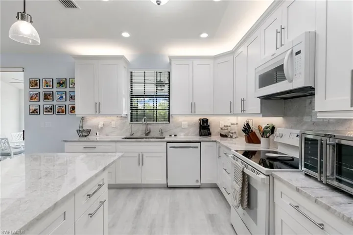15068  Summit Place  CIR, Naples, FL 34119