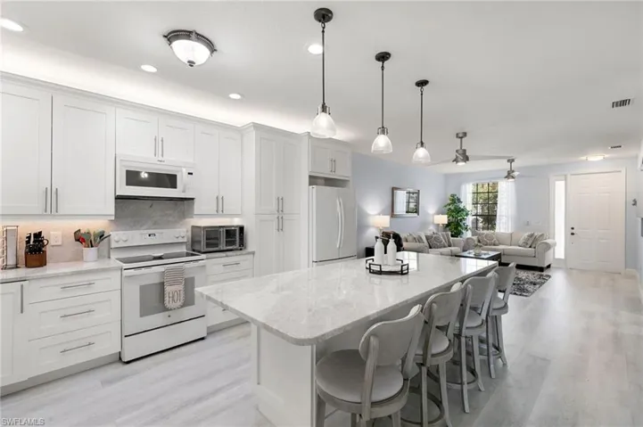 15068  Summit Place  CIR, Naples, FL 34119