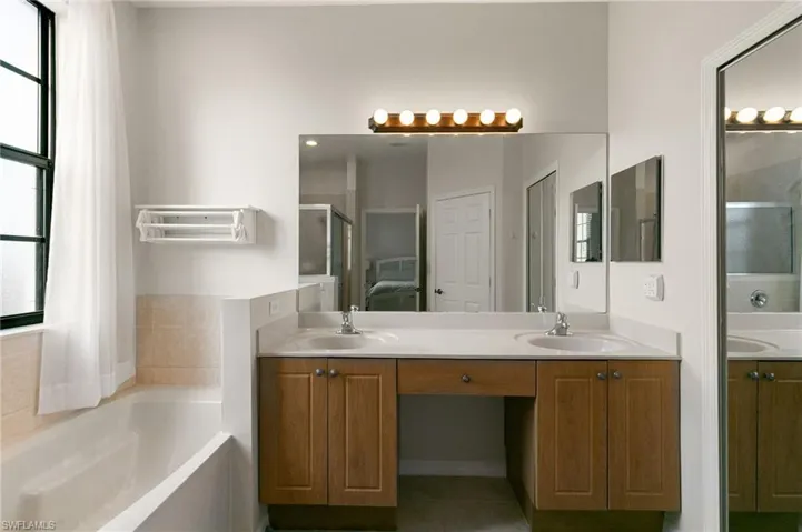 15068  Summit Place  CIR, Naples, FL 34119
