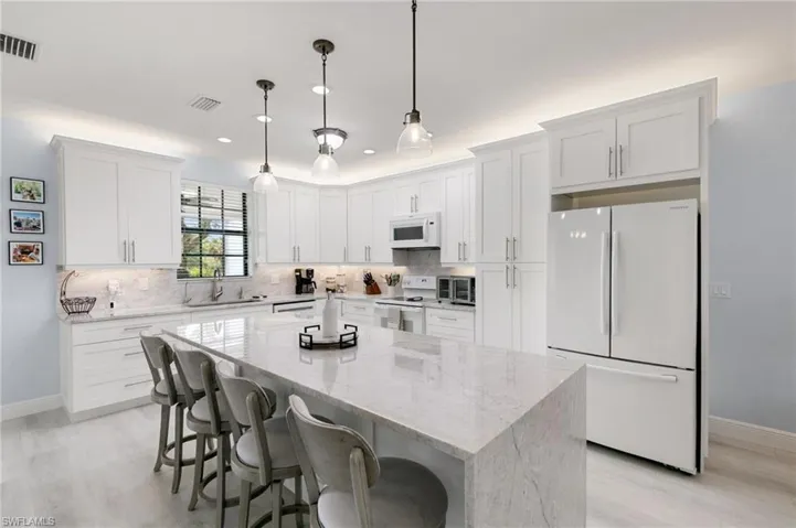 15068  Summit Place  CIR, Naples, FL 34119