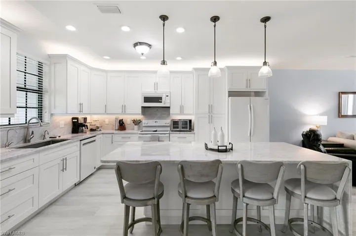 15068  Summit Place  CIR, Naples, FL 34119