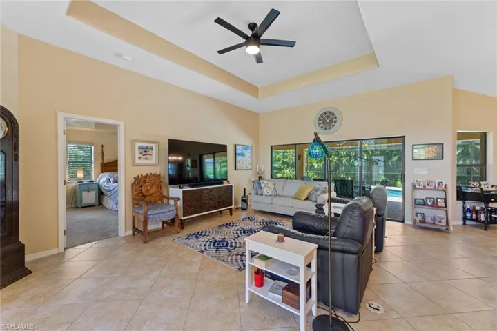 Open concept living room - tray ceilings