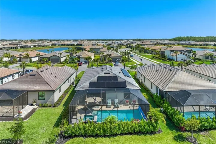 Bird's eye view featuring a residential view and a water view