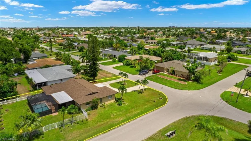 Birds eye view of property
