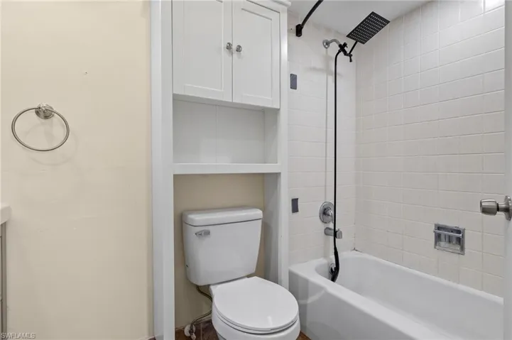Bathroom featuring toilet and tiled shower / bath