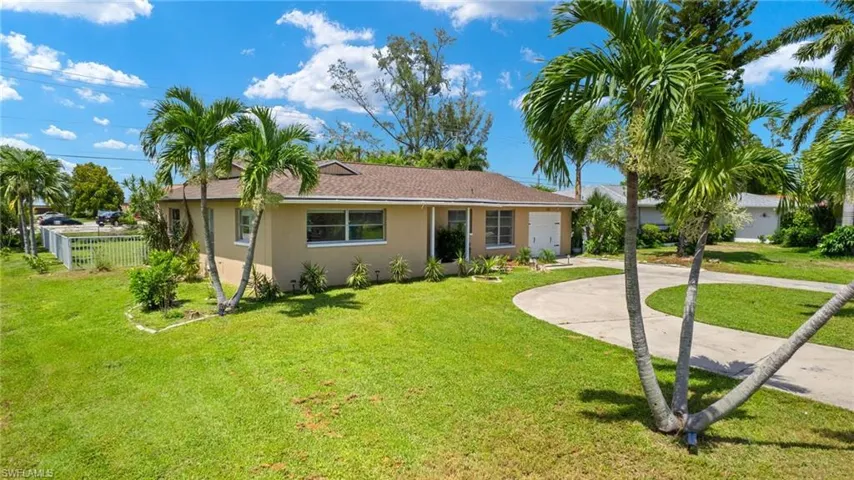Single story home with a front yard