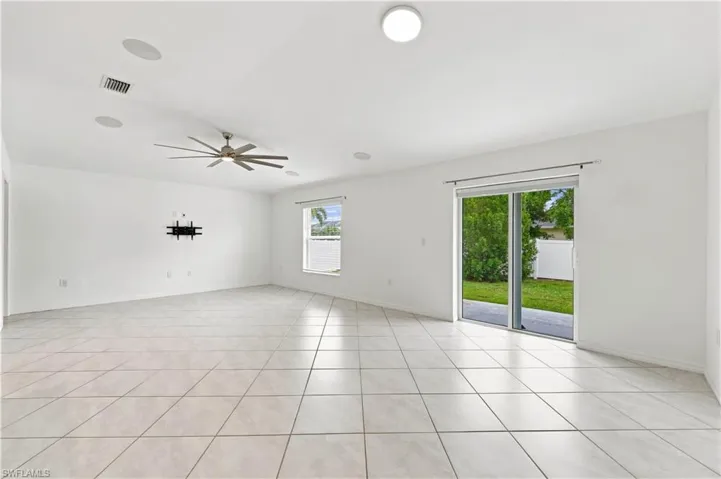 3513 Ne 12th Ave, Cape Coral, Florida 33909