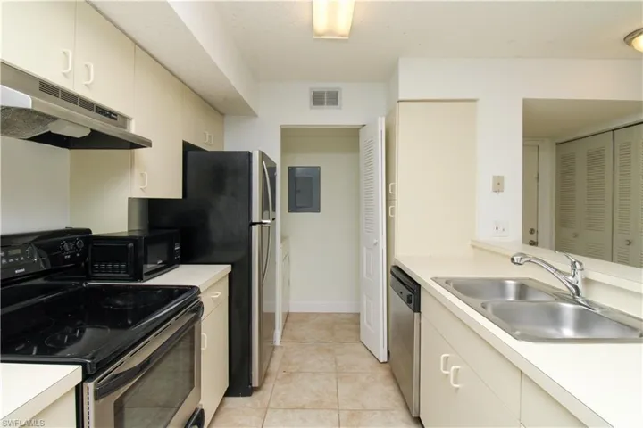 2118 Arbour Walk Cir 2811, Naples, Florida 34109