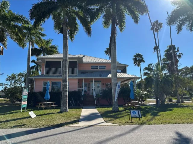 Everglades City Tourist Center