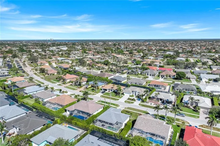 Birds eye view of property