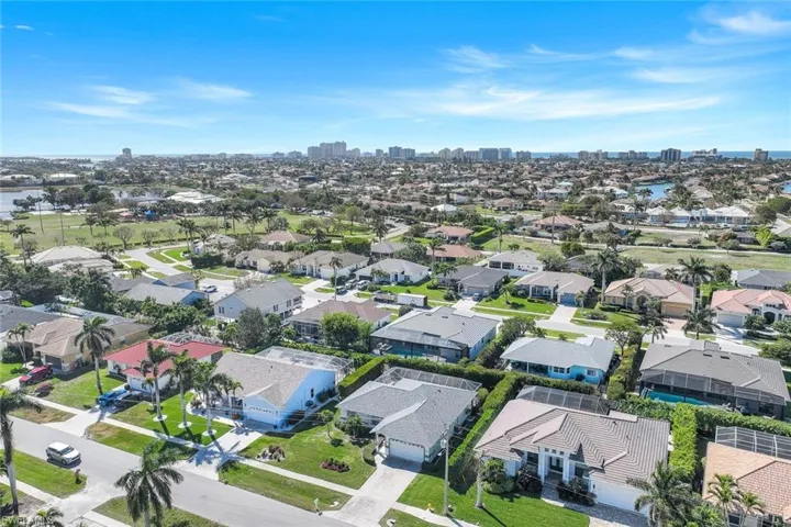 Birds eye view of property