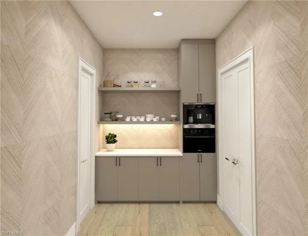 Walk in laundry/pantry