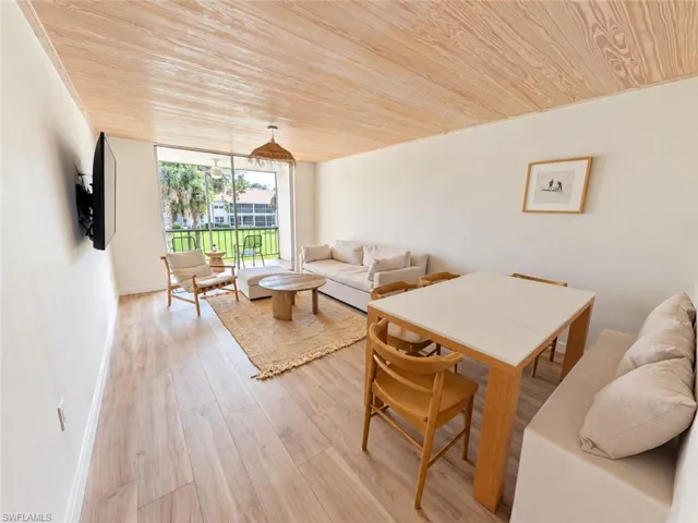 225 Turtle Lake Ct 207, Naples, Florida 34105