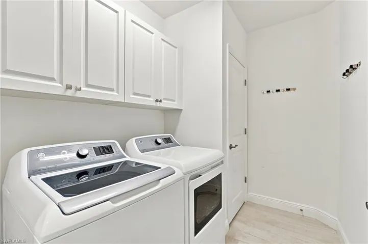 2543 Seychelles Dr 604, Naples, Florida 34112