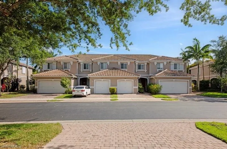 9967  Chiana  CIR, Fort Myers, FL 33905