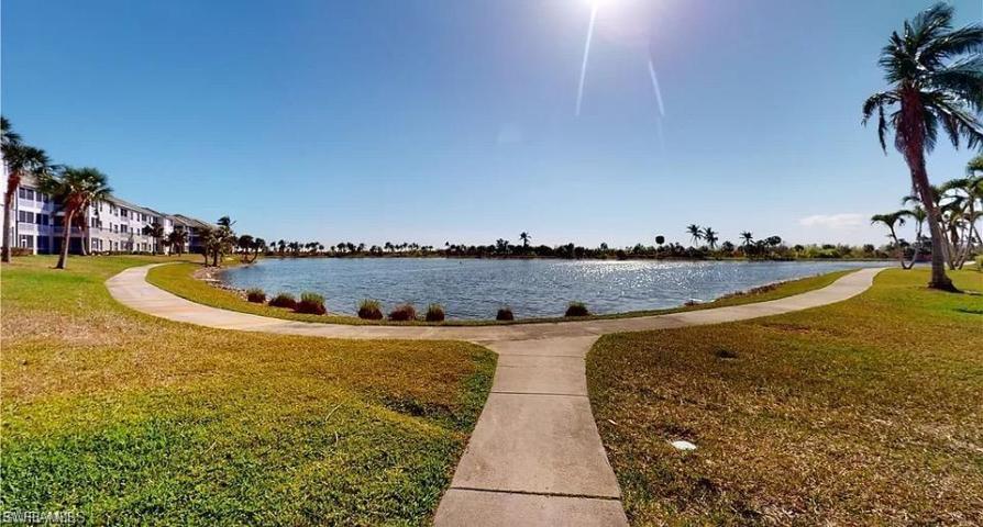 Sutton Walk lake w/walking path