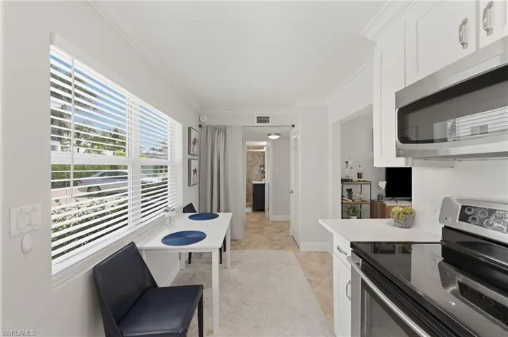 275  8th S AVE, Naples, FL 34102