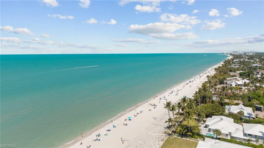275  8th S AVE, Naples, FL 34102