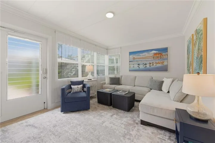 275  8th S AVE, Naples, FL 34102