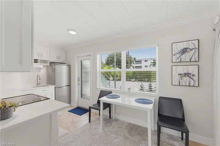 275  8th S AVE, Naples, FL 34102