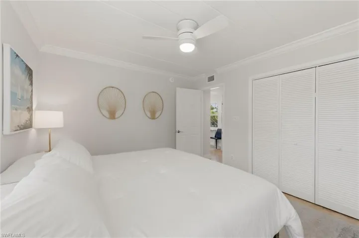 275  8th S AVE, Naples, FL 34102
