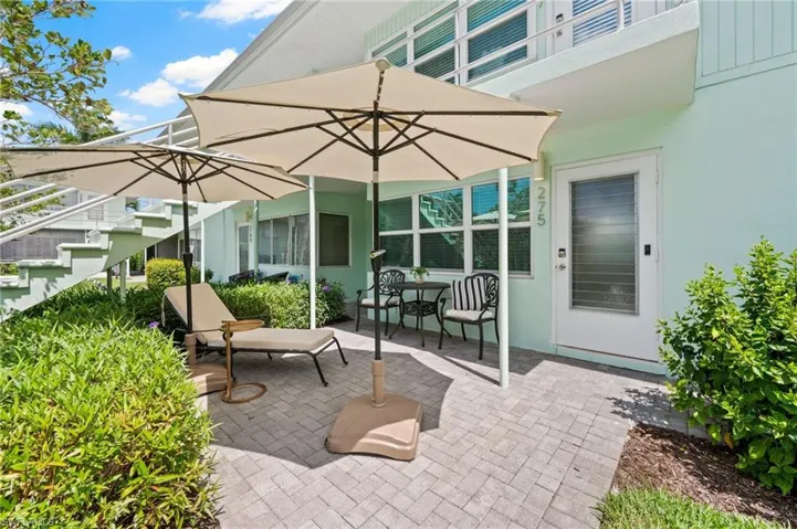 275  8th S AVE, Naples, FL 34102