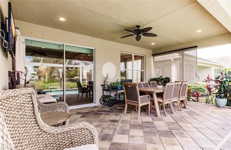 Sunroom / solarium with ceiling fan