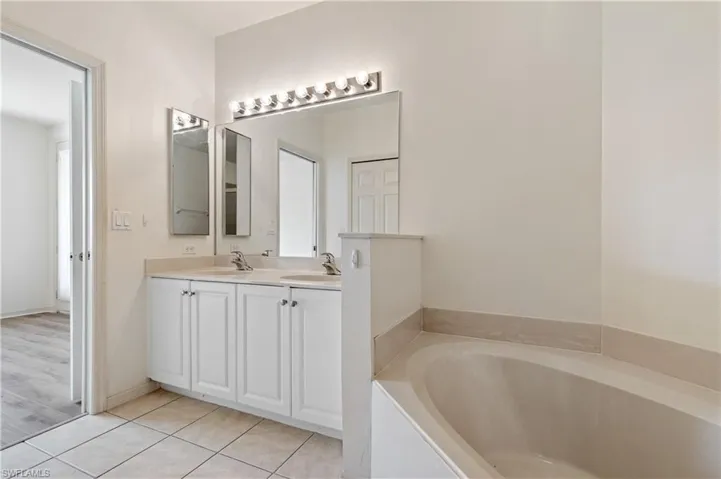 4280 Avian Ave, Fort Myers, Florida 33916