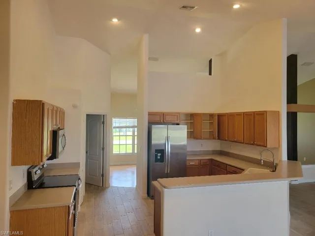 501 Sw 9th St, Cape Coral, Florida 33991