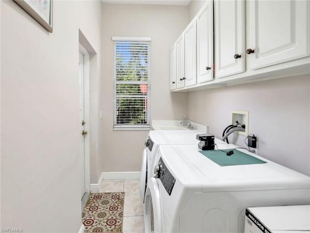 Laundry with tub