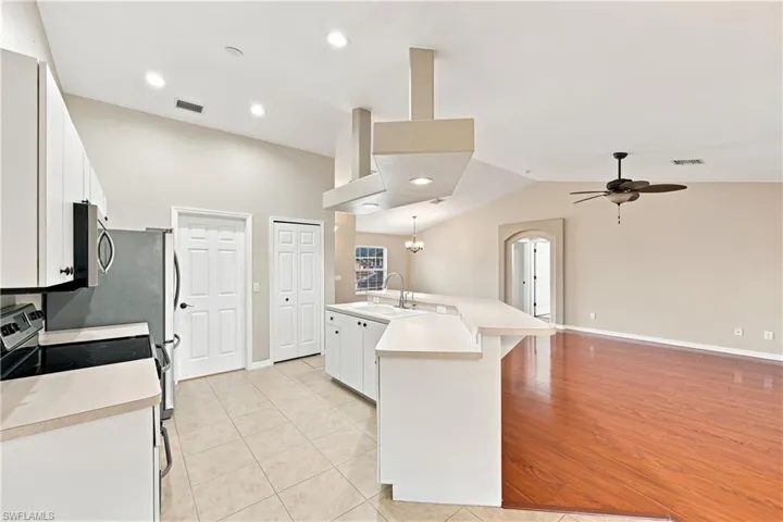 4155 Ne 15th Pl, Cape Coral, Florida 33909