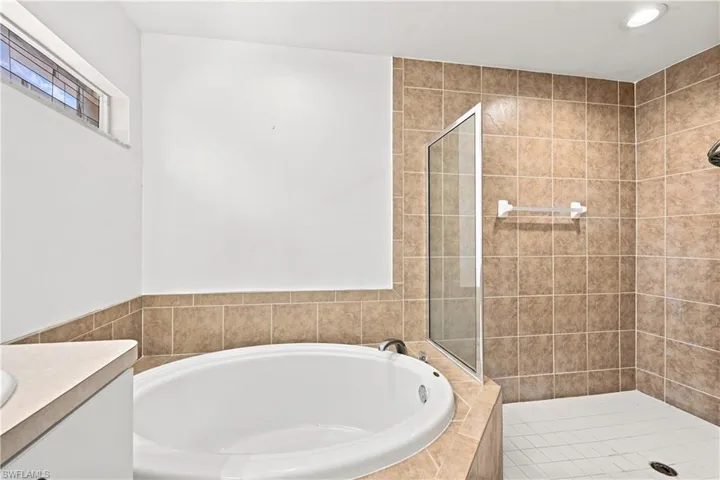 4155 Ne 15th Pl, Cape Coral, Florida 33909