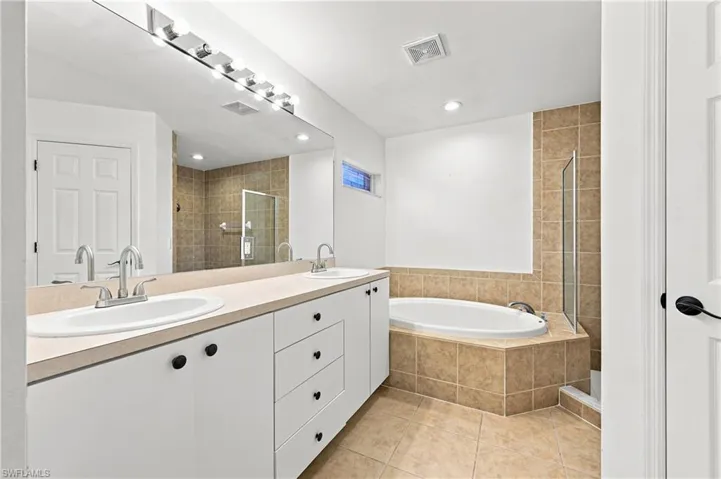 4155 Ne 15th Pl, Cape Coral, Florida 33909